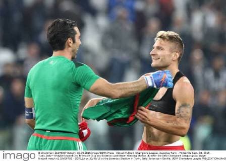 Aktuell Fußball, Champions League, Juventus Turin - FC Sevilla Sept. 30, 2015 - Turin, Italy - Siviglia forward Ciro Immobile (11) and Juventus goalkeeper Gianluigi Buffon (1) after the Uefa Champions League group stage football match n2 JUVENTUS - SEVILLA on 30 09 15 at the Juventus Stadium in Turin, Italy. Juventus v Sevilla, UEFA Champions League  - ZUMAn230