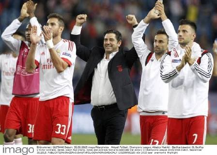 Aktuell Fußball, Champions League, Atletico Madrid - Benfica Lissabon SL Benfica s Victor Andrade, Jardel, coach Rui Vitoria, Jonas and Andreas Samaris celebrate the victory in Champions League 2015 2016 match. September 30,2015.  (20150930216)