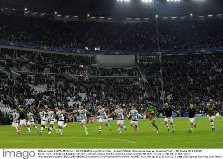 Aktuell FuÃŸball, Champions League, Juventus Turin - FC Sevilla 30.09.2015. Turin, Italy. Champions League Football. Juventus versus Sevilla. Juventus players celebrate their victory at the end of the match xPierpaoloxPiciuccox  ActionPlus11666718
