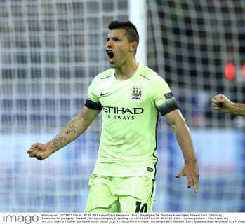 Foto : Siegesjubel bei Manchester nach dem Elfmeter zur 1-2 Führung , Torschütze Sergio Aguero Fussball - Championsleague , 2. Spieltag , am 30.09.2015 am Mi. 30.09.2015 Bor. Mönchengladbach - Manchester City