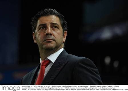 Aktuell Fußball, Champions League, Atletico Madrid - Benfica Lissabon Atletico de Madrid Midfielder, Tiago Cardoso Mendes - TIAGO, number 5 celebrates after scoring a goal (1,2). Benfica Coach, Rui Vitoria - RUI VITORIA. Round 2 of the CHAMPIONS league soccer match between Atletico de Madrid - Benfica at the Vicente Calderon estadium Madrid - Spain by September 30 2015. 