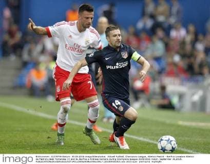 Aktuell Fußball, Champions League, Atletico Madrid - Benfica Lissabon Atletico de Madrid s Gabi Fernandez (r) and SL Benfica s Andreas Samaris during Champions League 2015 2016 match. September 30,2015.  (20150930253)
