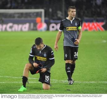 Championsleague: Borussia Mönchengladbach - Manchester City 30.09.2015. Alvaro Dominguez (vorne) und Granit Xhaka (beide MG) enttäuscht nach dem Schlußpfiff. HM