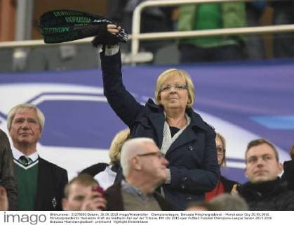 Championsleague: Borussia Mönchengladbach - Manchester City 30.09.2015. Ministerpräsidentin Hannelore Kraft als Gladbach-Fan auf der Tribüne. HM