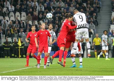 Aktuell FuÃŸball, Champions League, Juventus Turin - FC Sevilla 30.09.2015. Turin, Italy. Champions League. Juventus versus Sevilla. Alvaro Morata scores the goal for 1-0 for Juventus xGiuseppexMaffiax  ActionPlus11666767