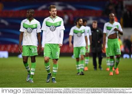 FUSSBALL CHAMPIONS LEAGUE SAISON 2015 2016 GRUPPENPHASE Manchester United ManU FC - VfL Wolfsburg 30.09.2015 Enttaeuschung VfL Wolfsburg; Josuha Guilavogui (li) und Nicklas Bendtner 