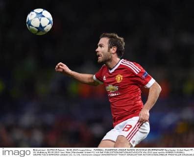 FUSSBALL CHAMPIONS LEAGUE SAISON 2015 2016 GRUPPENPHASE Manchester United ManU FC - VfL Wolfsburg 30.09.2015 Juan Mata (Manchester United FC) mit Ball 