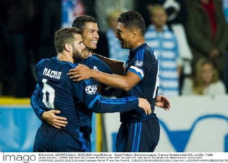 Aktuell Fußball, Champions League, Cristiano Ronaldo erzielt 500. und 501. Treffer seiner Karriere , 150930 Real Madrids Cristiano Ronaldo jublar efter han gjort 0-1 med Nacho Fernandez och Mateo Kovacic during UEFA CHAMPIONS LEAGUE 2015 2016 match between Malmö FF and Real Madrid..  Copyright: LUDVIGxTHUNMAN BB150930LT069