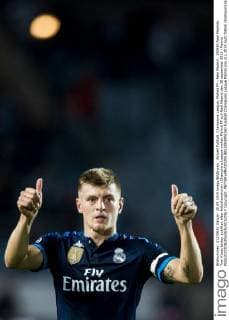 Aktuell Fußball, Champions League, Malmö FF - Real Madrid , 150930 Real Madrids Toni Kroos tackar publiken efter fotbollsmatchen i Champions League mellan Malmö FF och Real Madrid den 30 september 2015 i Malmö.  Copyright: PETTERxARVIDSON BB150930PA160
