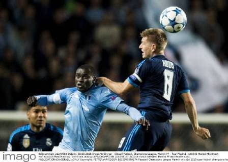 Aktuell Fußball, Champions League, Malmö FF - Real Madrid , 150930 Malmö FFs Enoch Kofi Adu och Real Madrids Toni Kroos during UEFA CHAMPIONS LEAGUE 2015 2016 match between Malmö FF and Real Madrid..  Copyright: PETTERxARVIDSON BB150930PA174