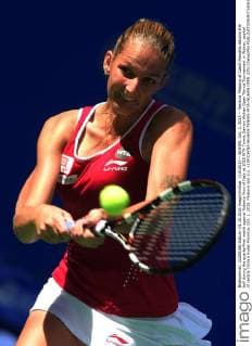 (151001) -- WUHAN, Oct. 1, 2015 -- Karolina Pliskova of Czech Republic returns the ball during the quarterfinal match against Roberta Vinci of Italy at 2015 WTA Tennis Damen Wuhan Open Tennis Tournament in Wuhan, capital of central China s Hubei Province, Oct. 1, 2015. Pliskova lost 0-2. ) (SP)CHINA-WUHAN-TENNIS-WTA-WUHAN OPEN (CN) ChengxMin 