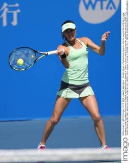 Martina Hingis of Switzerland returns a shot as she and Sania Mirza of India compete against Anastasia Rodionova of Russia and Klaudia Jans-Ignacik of Poland in their match of the women s doubles during the 2015 WTA Tennis Damen Wuhan Open tennis tournament in Wuhan city, central China s Hubei province, 1 October 2015. Martina Hingis Sania Mirza defeated Anastasia Rodionova Klaudia Jans-Ignacik 2-0. Hingis Mirza knock out Rodionova Jans-Ignacik at Wuhan Open  20151001_49516