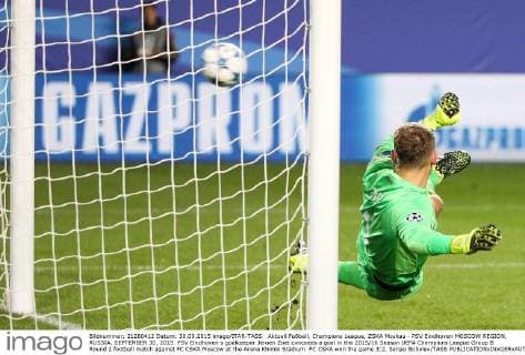 Aktuell FuÃŸball, Champions League, ZSKA Moskau - PSV Eindhoven MOSCOW REGION, RUSSIA. SEPTEMBER 30, 2015. PSV Eindhoven s goalkeeper Jeroen Zoet concedes a goal in the 2015 16 Season UEFA Champions League Group B Round 2 football match against FC CSKA Moscow at the Arena Khimki Stadium. FC CSKA won the game 3:2. Sergei Bobylev TASS  TS00ECF9