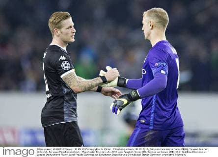 Mönchengladbach, 30.09.2015, Borussia Park Andre Hahn (BMG), Torwart Joe Hart (City) VfL Borussia Mönchengladbach - Manchester City mm