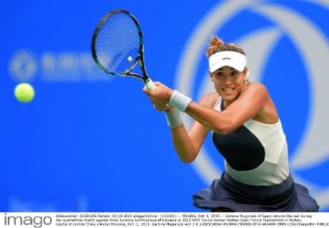 (151001) -- WUHAN, Oct. 1, 2015 -- Garbine Muguruza of Spain returns the ball during her quarterfinal match against Anna Karolina Schmiedlova of Slovakia at 2015 WTA Tennis Damen Wuhan Open Tennis Tournament in Wuhan, capital of central China s Hubei Province, Oct. 1, 2015. Garbine Muguruza won 2-0.) (SP)CHINA-WUHAN-TENNIS-WTA-WUHAN OPEN (CN) ChengxMin 