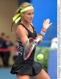 (151001) -- WUHAN, Oct. 1, 2015 -- Anna Karolina Schmiedlova of Slovakia returns the ball during her quarterfinal match against Garbine Muguruza of Spain at 2015 WTA Tennis Damen Wuhan Open Tennis Tournament in Wuhan, capital of central China s Hubei Province, Oct. 1, 2015. Schmiedlova lost 0-2.) (SP)CHINA-WUHAN-TENNIS-WTA-WUHAN OPEN (CN) ChengxMin 