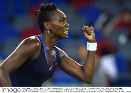 (151001) -- WUHAN, Oct. 1, 2015 -- Venus Williams of the United States celebrates during a quarterfinal match against Johanna Konta of UK at 2015 WTA Tennis Damen Wuhan Open Tennis Tournament in Wuhan, capital of central China s Hubei Province, Oct. 1, 2015. Venus Williams won 2-1. ) (SP)CHINA-WUHAN-TENNIS-WTA-WUHAN OPEN (CN) ChengxMin 