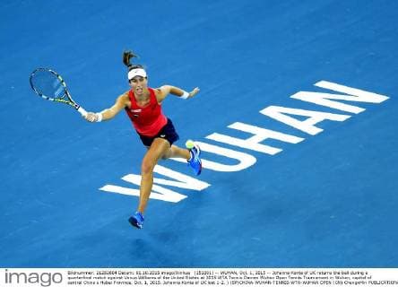 (151001) -- WUHAN, Oct. 1, 2015 -- Johanna Konta of UK returns the ball during a quarterfinal match against Venus Williams of the United States at 2015 WTA Tennis Damen Wuhan Open Tennis Tournament in Wuhan, capital of central China s Hubei Province, Oct. 1, 2015. Johanna Konta of UK lost 1-2. ) (SP)CHINA-WUHAN-TENNIS-WTA-WUHAN OPEN (CN) ChengxMin 