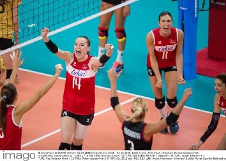 01.10.2015, Lotto Arena, Antwerpen Volleyball, Europameisterschaft, Viertelfinale, Deutschland vs. Türkei Tuerkei Jubel Neriman Ozsoy ( 13 TUR), Eda Erdem Dündar Duendar ( 14 TUR), Gizem Karadayi ( 3 TUR), Naz Aydemir Akyol ( 11 TUR), Polen Uslupehlivan ( 6 TUR)