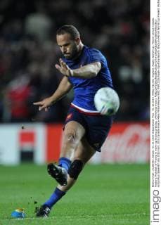 01.10.2015. Milton Keynes, England. Rugby World Cup. France versus Canada. Frederic Michalak of France in warm-up kicking practice. xPhilxHutchinsonx  ActionPlus11666987