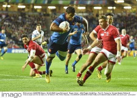 Rugby Union - 2015 Rugby World Cup - Pool D: France vs. Canada Wesley Fofana of France dives over for an early try at Stadium MK, Milton Keynes. COLORSPORT ANDREW COWIE 