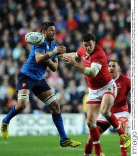 Rugby Union - 2015 Rugby World Cup - Pool D: France vs. Canada Ciaran Hearn of Canada and Yoann Maestri of France at Stadium MK, Milton Keynes. COLORSPORT ANDREW COWIE 