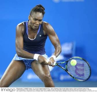Venus Williams of the United States returns a shot to Johanna Konta of the United Kingdom in their quarter-final match of the women s singles during the 2015 WTA Tennis Damen Wuhan Open tennis tournament in Wuhan city, central China s Hubei province, 1 October 2015. Venus Williams of the United States defeated Johanna Konta of the United Kingdom 2-1 (6-4 3-6 7-5) in their quarter-final match of the women s singles during the 2015 WTA Wuhan Open tennis tournament in Wuhan city, central China s Hubei province, on Thursday (1 October 2015). Venus Williams ousts Johanna Konta to advance semi-final at Wuhan Open  20151001_68117