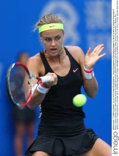 Anna Schmiedlova of Slovakia prepares to return a shot to Garbine Muguruza of Spain in their quarter-final match of the women s singles during the 2015 WTA Tennis Damen Wuhan Open tennis tournament in Wuhan city, central China s Hubei province, 1 October 2015. Garbine Muguruza of Spain defeated Anna Schmiedlova of Slovakia 2-0 (6-2 6-2) in their quarter-final match of the women s singles during the 2015 WTA Wuhan Open tennis tournament in Wuhan city, central China s Hubei province, on Thursday (1 October 2015). Garbine Muguruza beats Anna Schmiedlova to advance at Wuhan Open  pbu339427_07