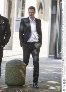Aktuell Fußball, England, Adam Johnson Gerichtsverhandlung Oct. 2, 2015 - Bradford, yorkshire, UK - ENGLAND footballer Adam Johnson at Bradford court today on child sex charges. The 28-year-old Sunderland winger is set to attend Bradford Crown Court for a pre-trial review. He has previously denied three counts of sexual activity with a child and one count of grooming. Adam Johnson  - ZUMAl94_