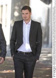 Aktuell Fußball, England, Adam Johnson Gerichtsverhandlung Oct. 2, 2015 - Bradford, yorkshire, UK - ENGLAND footballer Adam Johnson at Bradford court today on child sex charges. The 28-year-old Sunderland winger is set to attend Bradford Crown Court for a pre-trial review. He has previously denied three counts of sexual activity with a child and one count of grooming. Adam Johnson  - ZUMAl94_