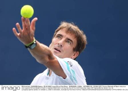SHENZHEN, CHINA - OCTOBER 02: (CHINA OUT) Tommy Robredo of Spain returns a shot against Simone Bolelli of Spain in quarter-final match during day five of the 2015 Shenzhen Open ATP Tennis Herren World Tour at Longgang Sports Center on October 2, 2015 in Shenzhen, Guangdong Province of China.  CFP473760414 