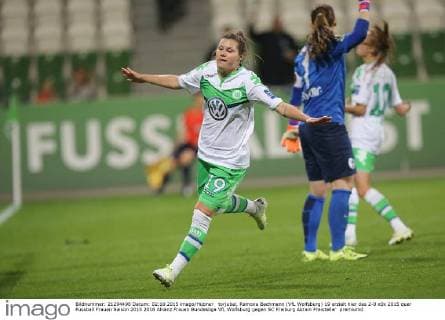 torjubel, Ramona Bachmann (VfL Wolfsburg) 19 erzielt hier das 2-0