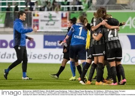 Fußball, Allianz Frauen Bundesliga, VfL Wolfsburg - SC Freiburg; Jubel, Torjubel, Freude, Emotion, Torerfolg, Aktion, action, goal, goal celebration, celebrates Freiburg. xtgx