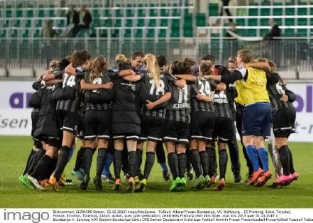 Fußball, Allianz Frauen Bundesliga, VfL Wolfsburg - SC Freiburg; Jubel, Torjubel, Freude, Emotion, Torerfolg, Aktion, action, goal, goal celebration, celebrates Freiburg nach dem Spiel. xtgx