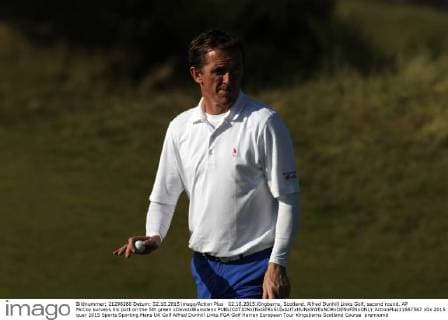 02.10.2015.Kingbarns, Scotland. Alfred Dunhill Links Golf, second round. AP McCoy surveys his putt on the 5th green xDavidxBlunsdenx  ActionPlus11667567