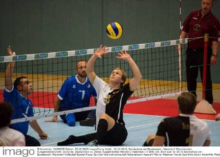 02.10.2015, Sportschule der Bundeswehr, Warendorf Sitzvolleyball, Europameisterschaft, Vorrunde, Deutschland vs. Italien Zuspiel Stefan Hähnlein Haehnlein ( 5 GER)