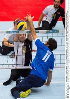 02.10.2015, Sportschule der Bundeswehr, Warendorf Sitzvolleyball, Europameisterschaft, Vorrunde, Deutschland vs. Italien Block Stefan Hähnlein Haehnlein ( 5 GER) - Angriff Roberto Masciarelli ( 11 ITA)