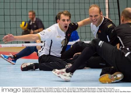 02.10.2015, Sportschule der Bundeswehr, Warendorf Sitzvolleyball, Europameisterschaft, Vorrunde, Deutschland vs. Italien Jubel Torben Schiewe ( 14 GER), Dominik Albrecht ( 6 GER)