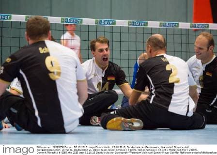 02.10.2015, Sportschule der Bundeswehr, Warendorf Sitzvolleyball, Europameisterschaft, Vorrunde, Deutschland vs. Italien Jubel Jürgen Schrapp ( 9 GER), Torben Schiewe ( 14 GER), Martin Schiffler ( 2 GER), Dominik Albrecht ( 6 GER)