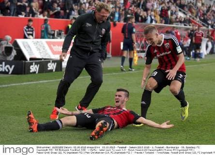 03.10.2015 - Fussball - Saison 2015 2016 - 1. Fussball - Bundesliga - 08. Spieltag: FC Ingolstadt FCI - SG Eintracht Frankfurt SGE - DaMa - Jubel nach Tor zum 1:0 - Ralph Hasenhüttl Hasenhuettl ( Trainer FC Ingolstadt FCI ) Pascal Groß Gross (10, FC Ingolstadt FCI ) Max Christiansen (19, FC Ingolstadt FCI ) - Freude Torjubel - Torschütze: Pascal Groß Gross (10, FC Ingolstadt FCI )