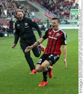 03.10.2015 - Fussball - Saison 2015 2016 - 1. Fussball - Bundesliga - 08. Spieltag: FC Ingolstadt FCI - SG Eintracht Frankfurt SGE - DaMa - Jubel nach Tor zum 1:0 - Ralph Hasenhüttl Hasenhuettl ( Trainer FC Ingolstadt FCI ) Pascal Groß Gross (10, FC Ingolstadt FCI ) - Freude Torjubel - Torschütze: Pascal Groß Gross (10, FC Ingolstadt FCI )