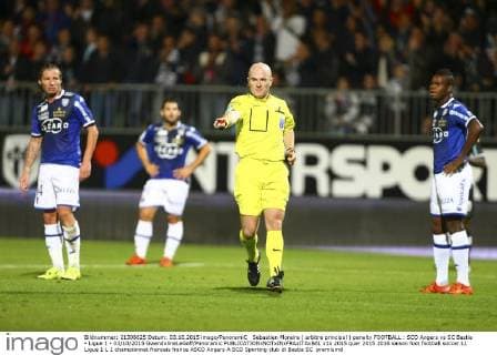 Sebastien Moreira ( arbitre principal ) penalty FOOTBALL : SCO Angers vs SC Bastia - Ligue 1 - 03 10 2015 GwendolineLeGoff Panoramic 