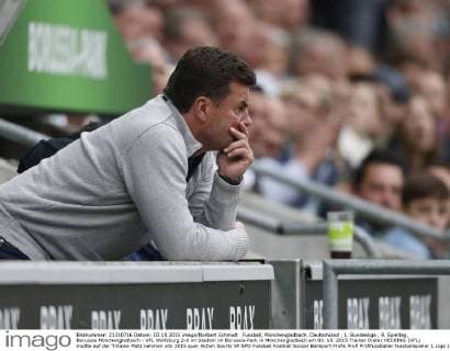Fussball, Mönchengladbach, Deutschland , 1. Bundesliga , 8. Spieltag, Borussia Mönchengladbach - VFL Wolfsburg 2-0 im Stadion im Borussia-Park in Mönchengladbach am 03. 10. 2015 Trainer Dieter HECKING (VFL) mußte auf der Tribüne Platz nehmen