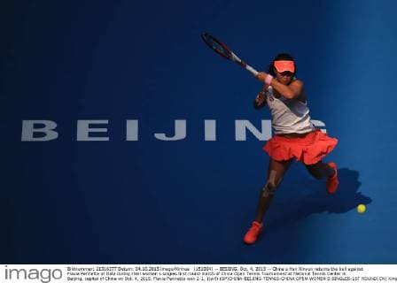 (151004) -- BEIJING, Oct. 4, 2015 -- China s Han Xinyun returns the ball against Flavia Pennetta of Italy during their women s singles first round match of China Open Tennis Tournament at National Tennis Center in Beijing, capital of China on Oct. 4, 2015. Flavia Pennetta won 2-1. )(wll) (SP)CHINA-BEIJING-TENNIS-CHINA OPEN-WOMEN S SINGLES-1ST ROUND(CN) XingxGuangli 