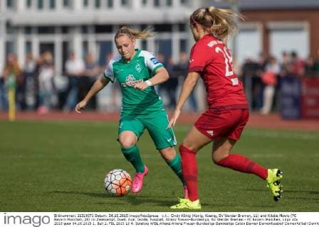 v.li.: Cindy König (Konig, Koenig, SV Werder Bremen, 11) und Kristie Mewis (FC Bayern München, 28) im Zweikampf, Duell, duel, tackle, Fussball, Allianz Frauen-Bundesliga, SV Werder Bremen - FC Bayern München, xdgx