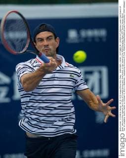 SHENZHEN, CHINA - OCTOBER 04: (CHINA OUT) Feliciano Lopez Diaz-Guerra of Spain returns a shot against Marin Cilic of Croatia during semi-final match on day seven of the 2015 Shenzhen Open ATP Tennis Herren World Tour at Longgang Sports Center on October 4, 2015 in Shenzhen, Guangdong Province of China.  CFP473856663 