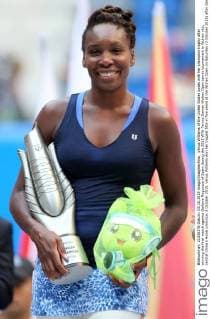 Venus Williams of the United States poses with her champion trophy after winning the final match against Garbine Muguruza of Spain during the 2015 WTA Tennis Damen Wuhan Open tennis tournament in Wuhan city, central China s Hubei province, 3 October 2015. Venus Williams won her biggest title in five years at the Wuhan Open on Saturday (3 October 2015) after Garbine Muguruza quitted, making her the fifth player to pull out mid-match in the late-season tournament. Williams took the first set and was three games up in the second when the Spaniard stopped play at 53 minutes, handing the American veteran the 47th title win of her career, and her first victory at a WTA Premier Five event since she beat Victoria Azarenka in 2010 in Dubai. Wimbledon finalist Muguruza, ranked world number eight, 16 places ahead of American veteran Williams, had a tough semi-final against Germany s Angelique Kerber, winning in straight sets but falling during the closing tie break and injuring her ankle. But the 21-year-old said it was exhaustion not injury that made her pull out. Venus wins 47th career title as Muguruza quits Wuhan Open final  20151003_09361