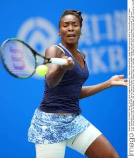 Venus Williams of the United States returns a shot to Garbine Muguruza of Spain in the final match during the 2015 WTA Tennis Damen Wuhan Open tennis tournament in Wuhan city, central China s Hubei province, 3 October 2015. Venus Williams won her biggest title in five years at the Wuhan Open on Saturday (3 October 2015) after Garbine Muguruza quitted, making her the fifth player to pull out mid-match in the late-season tournament. Williams took the first set and was three games up in the second when the Spaniard stopped play at 53 minutes, handing the American veteran the 47th title win of her career, and her first victory at a WTA Premier Five event since she beat Victoria Azarenka in 2010 in Dubai. Wimbledon finalist Muguruza, ranked world number eight, 16 places ahead of American veteran Williams, had a tough semi-final against Germany s Angelique Kerber, winning in straight sets but falling during the closing tie break and injuring her ankle. But the 21-year-old said it was exhaustion not injury that made her pull out. Venus wins 47th career title as Muguruza quits Wuhan Open final  20151003_63241