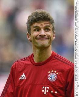 04.10.2015, Fussball 1.Bundesliga 2015 2016, 8.Spieltag, FC Bayern München - Borussia Dortmund, in der Allianz-Arena München. Beim Aufwärmen, Thomas Müller (FC Bayern München) macht Grimassen. 