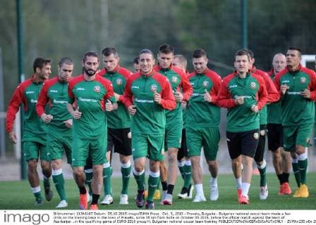 Oct. 5, 2015 - Pravets, Bulgaria - Bulgarian national soccer team made a few drills on the training base in the town of Pravets, some 55 km from Sofia on October 05.2015, before the official match against the team of Azerbaijan ..in the qualifying game of EURO 2016 group H. Bulgarian national soccer team training  - ZUMAn230